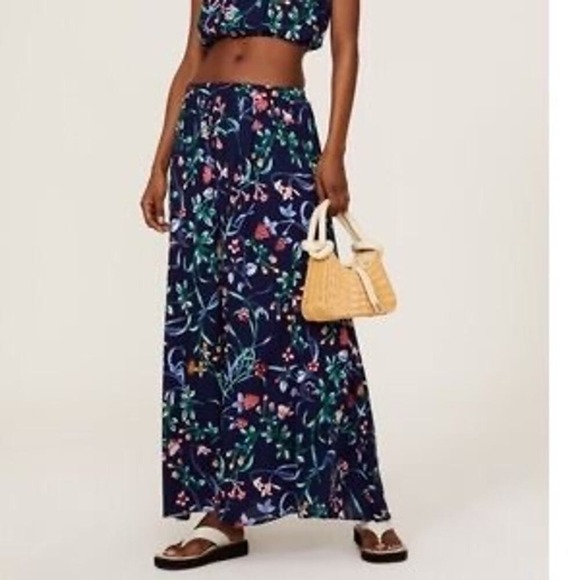 Slate & Stone Dresses & Skirts - SPRING SALE! Slate & Willow Navy Floral Maxi Skirt Size Medium